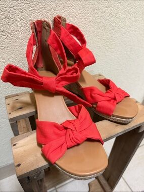 UGG Red Chili Yarrow Knot-Front Wedge Sandals Size 8